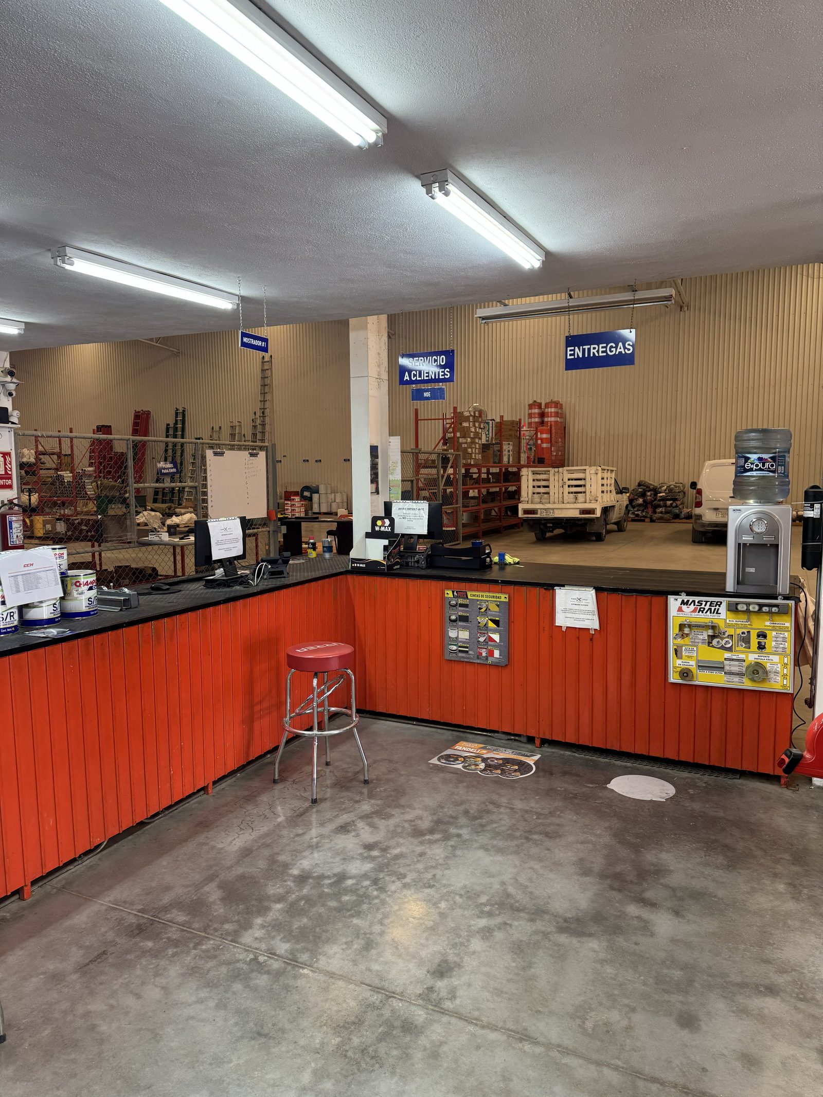 Área de entregas de CCH Ferreterías, ferretería industrial en Ramos Arizpe